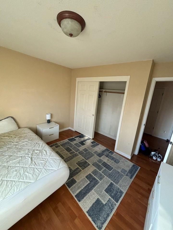 1499 Essex St - Photo 3 of 11