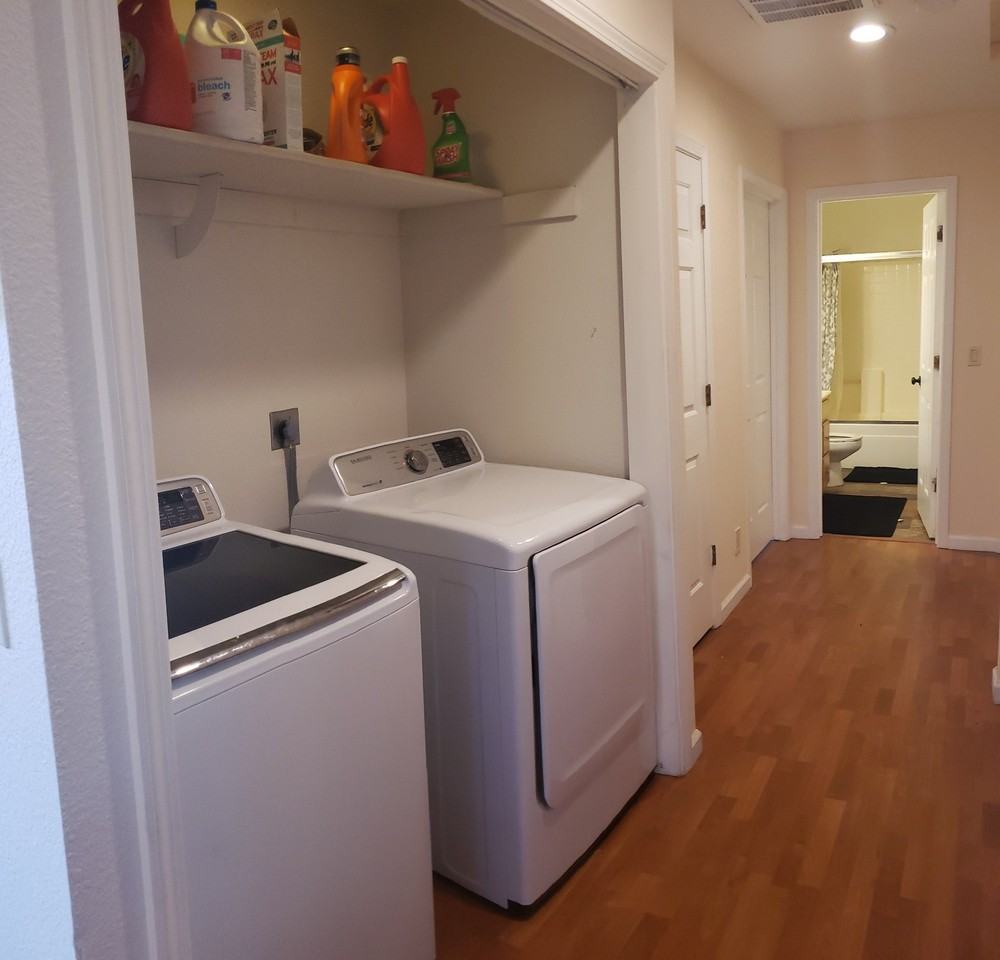 1499 Essex St - Photo 5 of 11