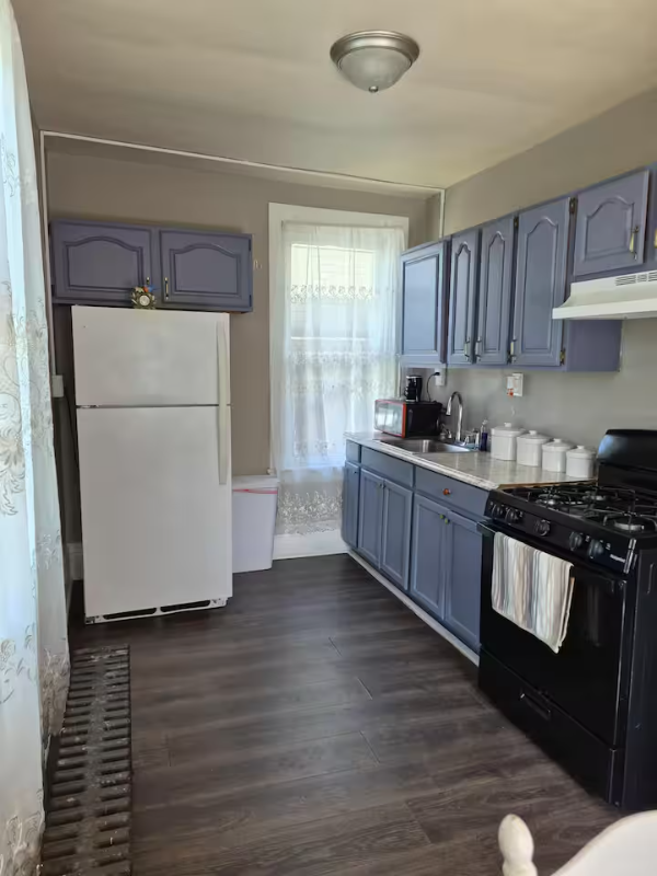 869 Kenneth Ave #2ndFL - Photo 4 of 9