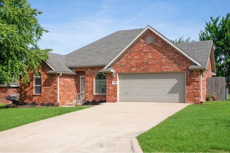 808 Herron St - Photo 2 of 25