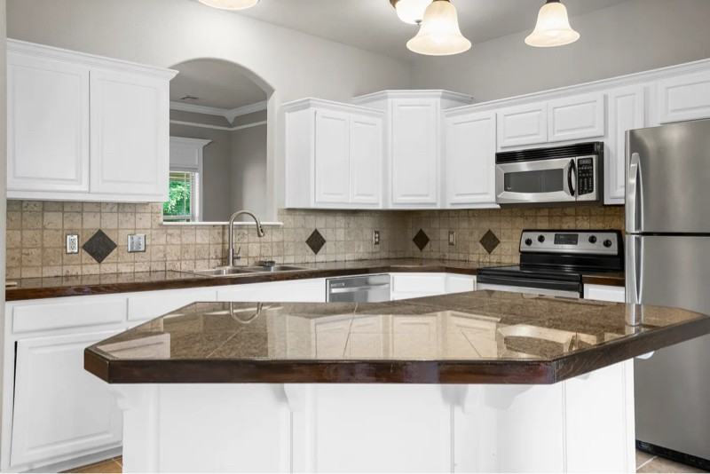 808 Herron St - Photo 6 of 25