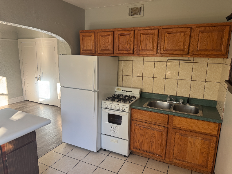 417 N 39th St #6 - Photo 3 of 7