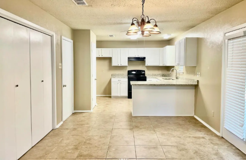 101 E Primrose Ln - Photo 2 of 10