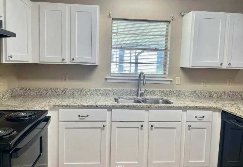 101 E Primrose Ln - Photo 3 of 10