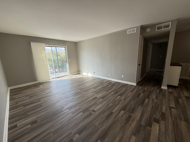555 N Dupont Ave #B27 - Photo 4 of 20