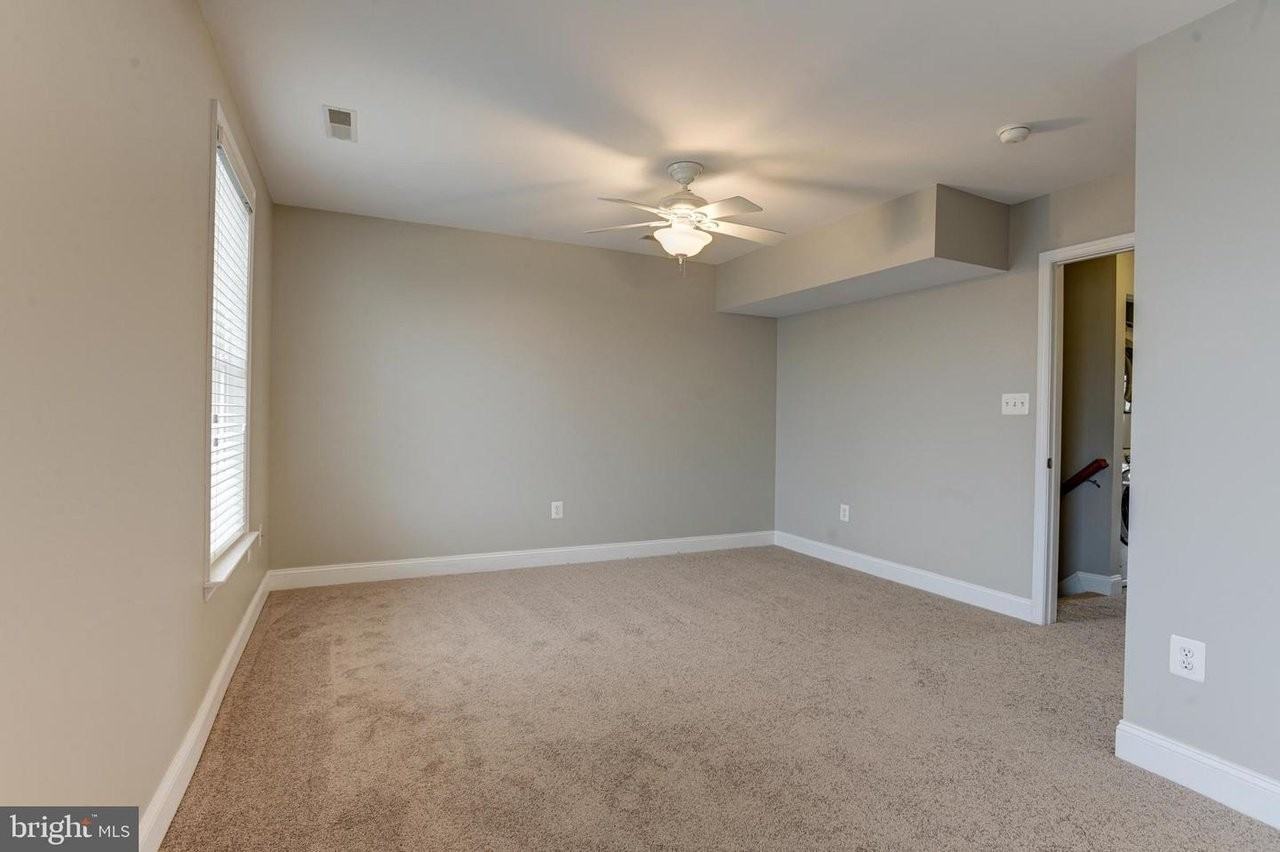 833 Ramsay St - Photo 5 of 11