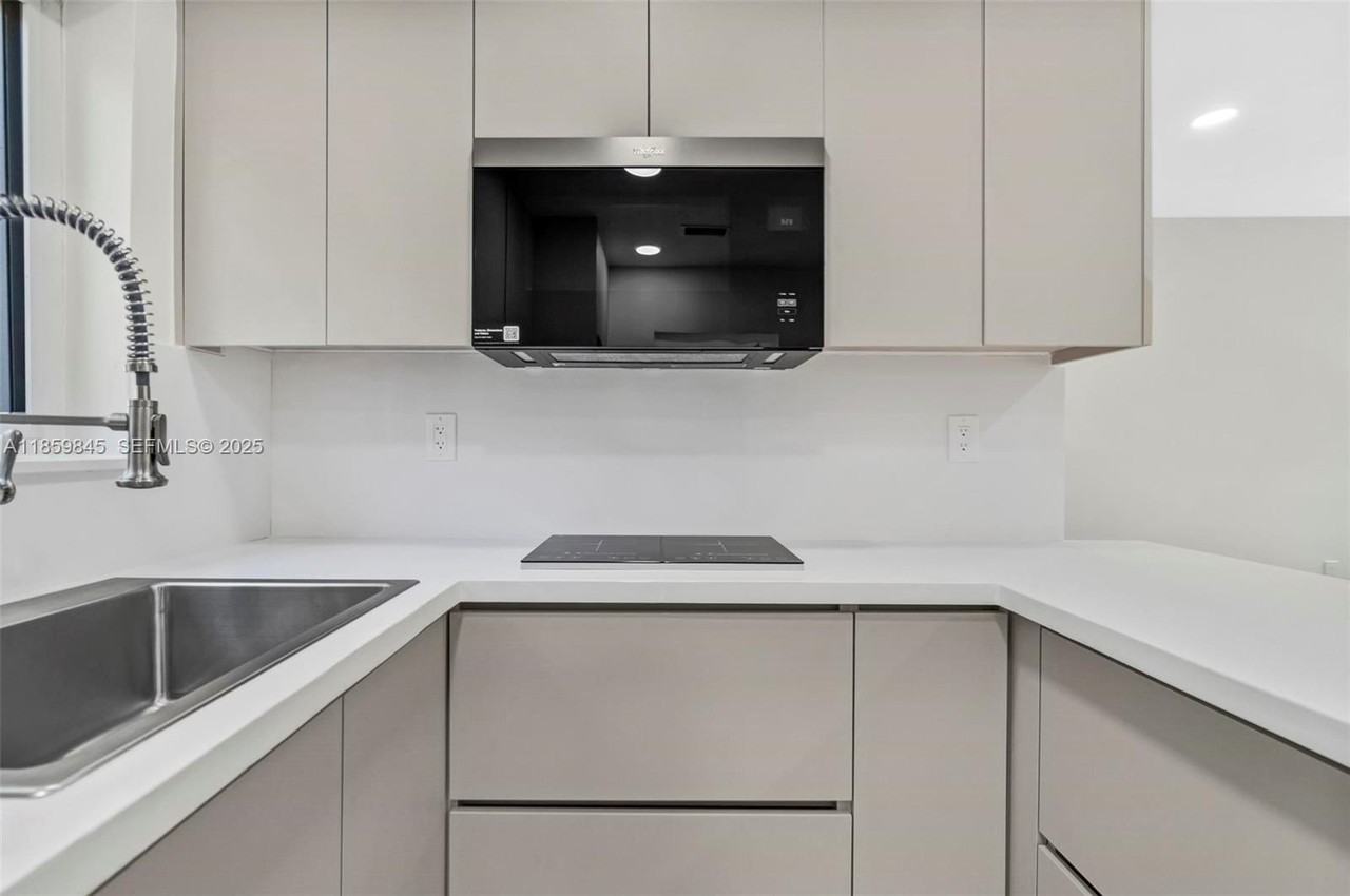 6437 Southwest 14th Street - Photo 6 of 47