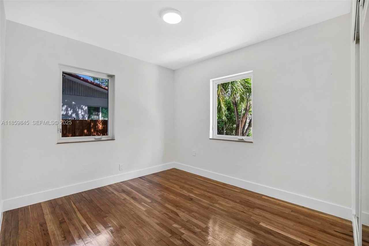 6437 Southwest 14th Street - Photo 7 of 47