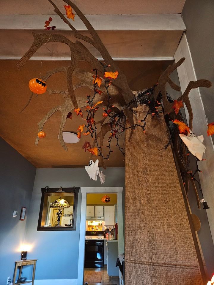 120 W 10th St - Photo 2 of 8