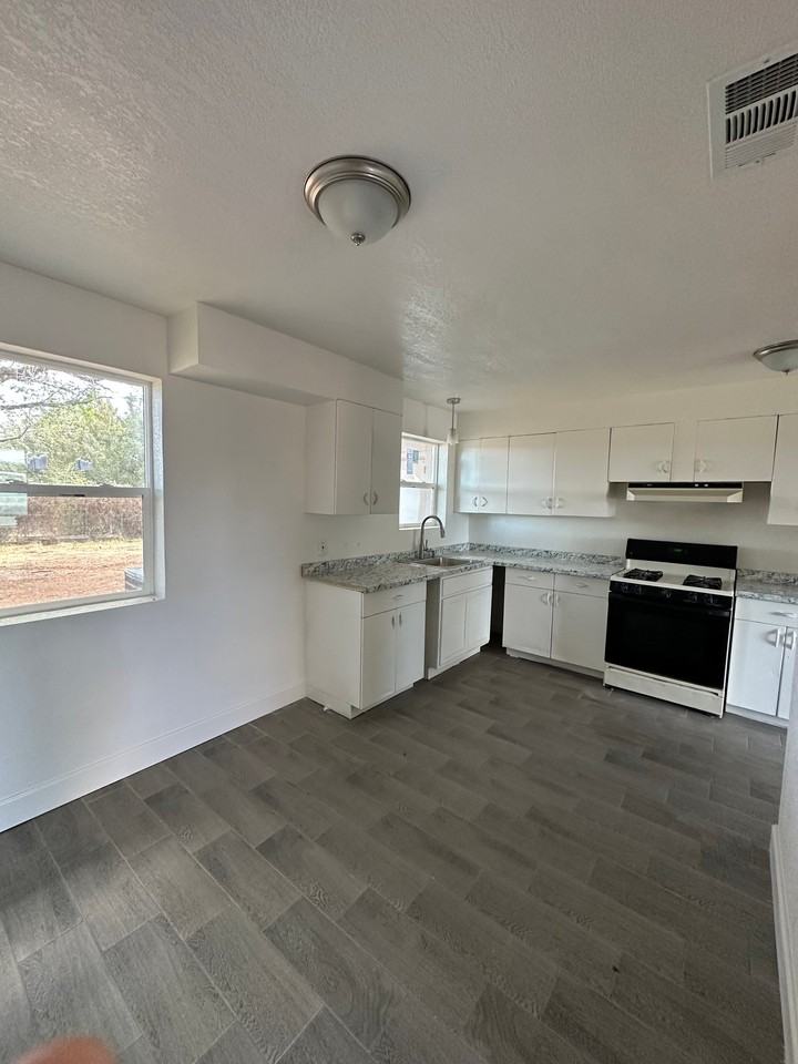 23 W Eyman St - Photo 2 of 8