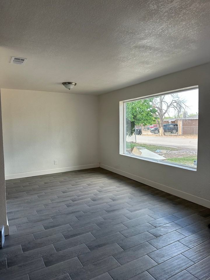 23 W Eyman St - Photo 4 of 8