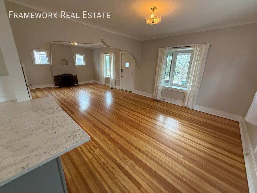 2750 N Clayton St - Photo 5 of 39