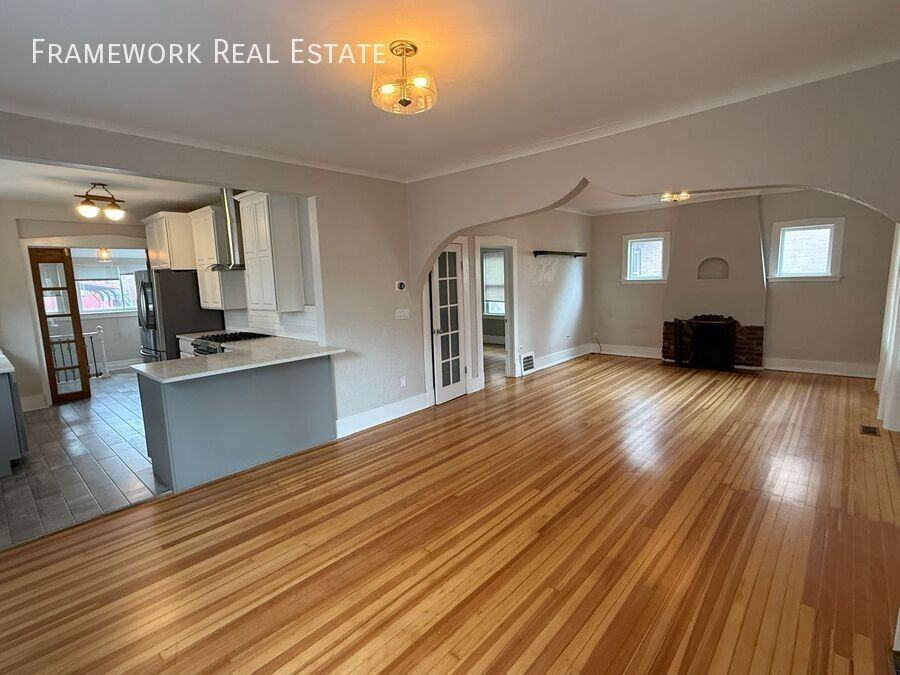 2750 N Clayton St - Photo 6 of 39