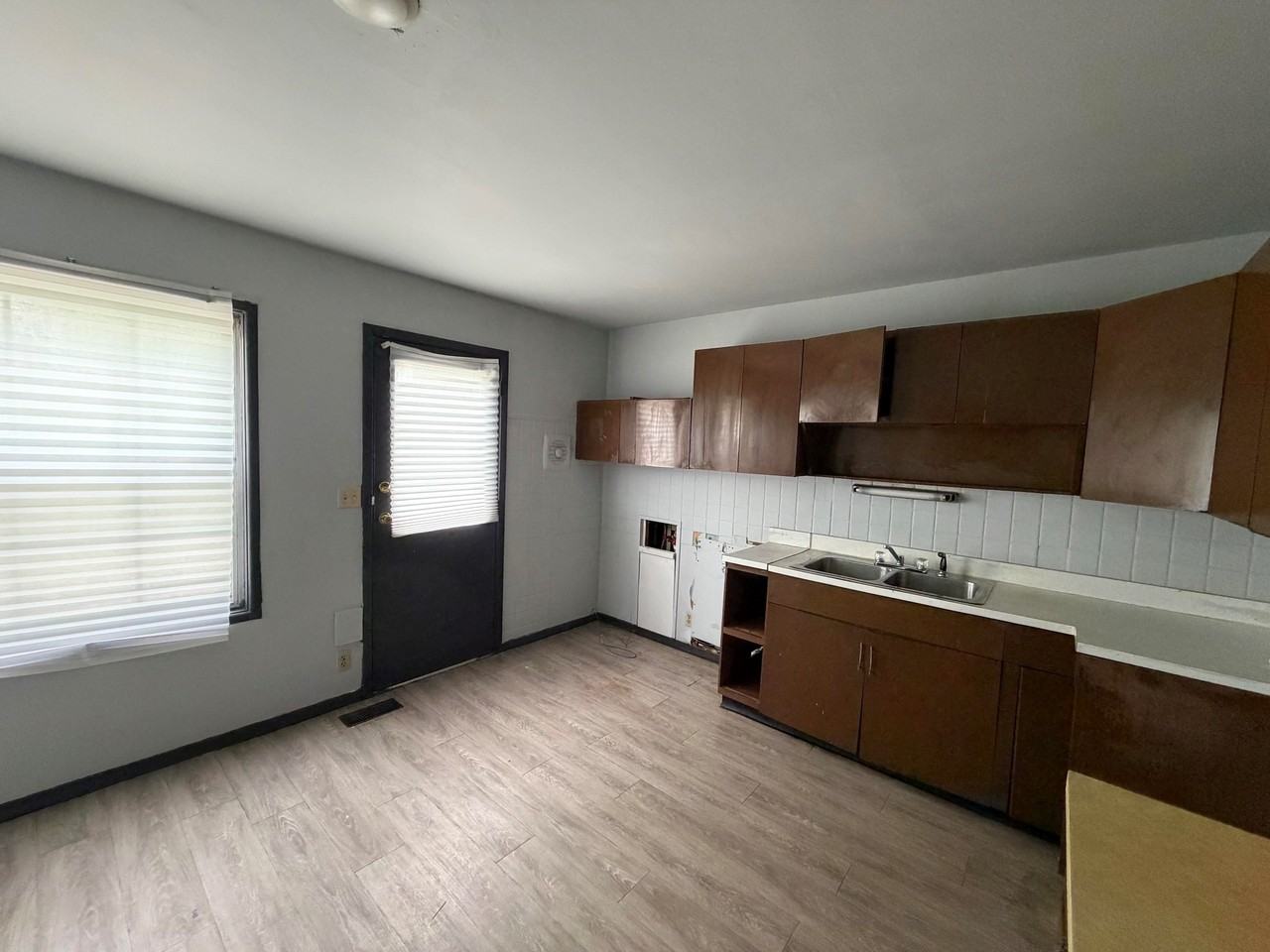 1014 Koehn Dr - Photo 2 of 12