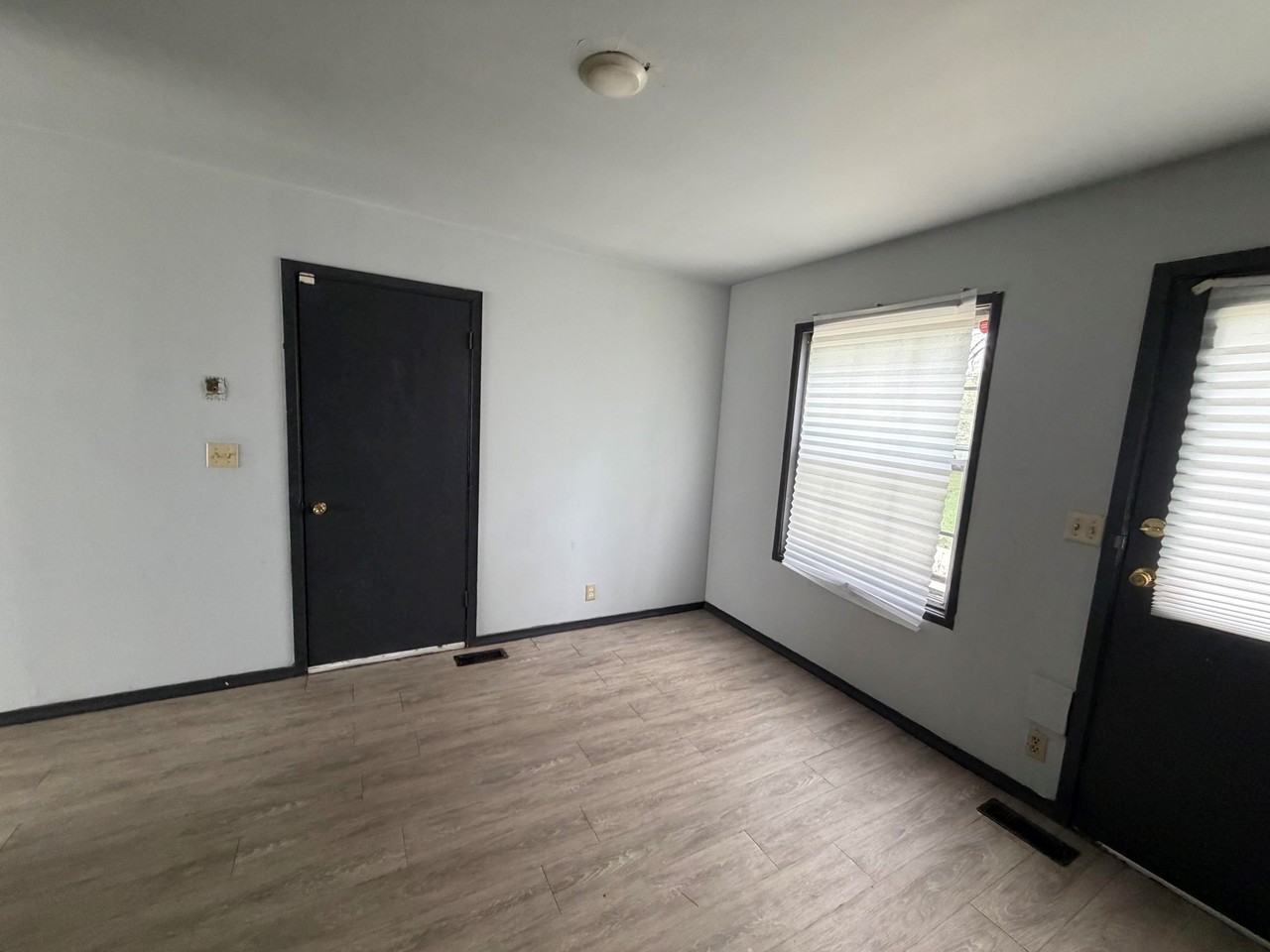 1014 Koehn Dr - Photo 3 of 12