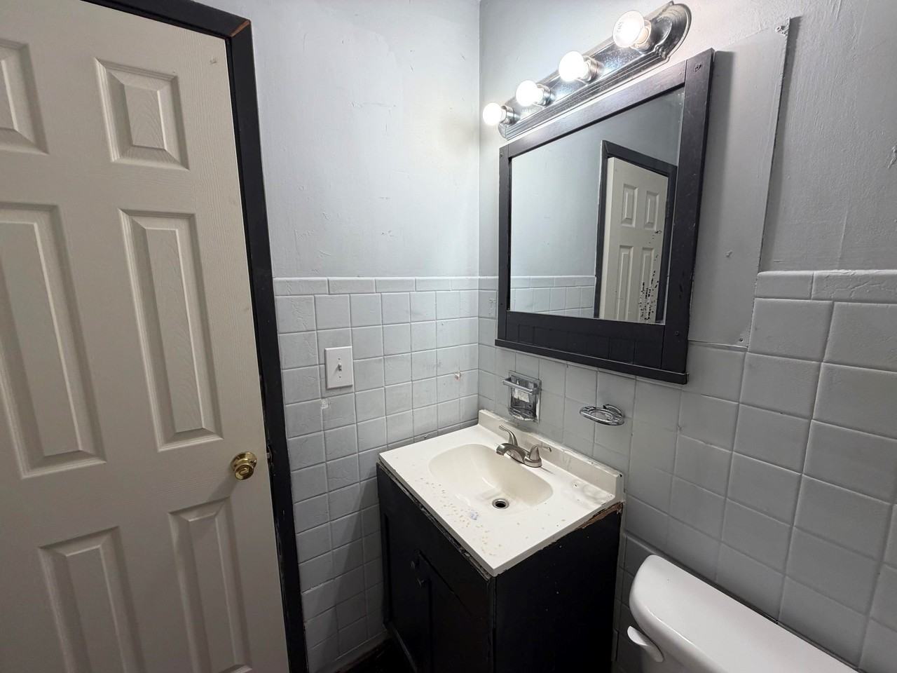 1014 Koehn Dr - Photo 5 of 12