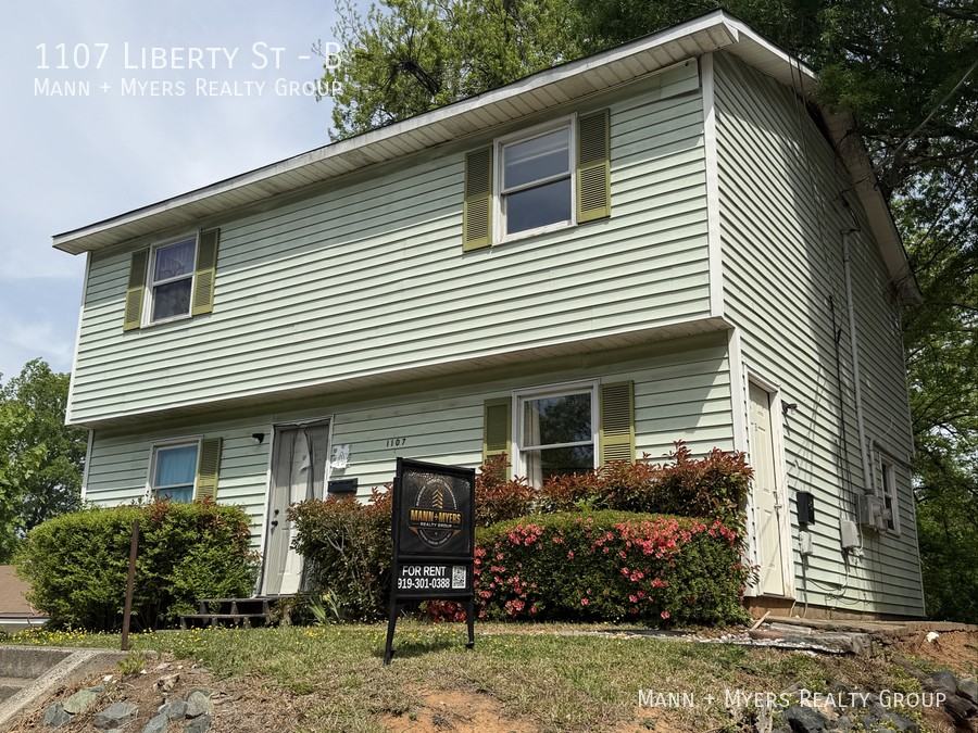 1107 Liberty St #B - Photo 2 of 10