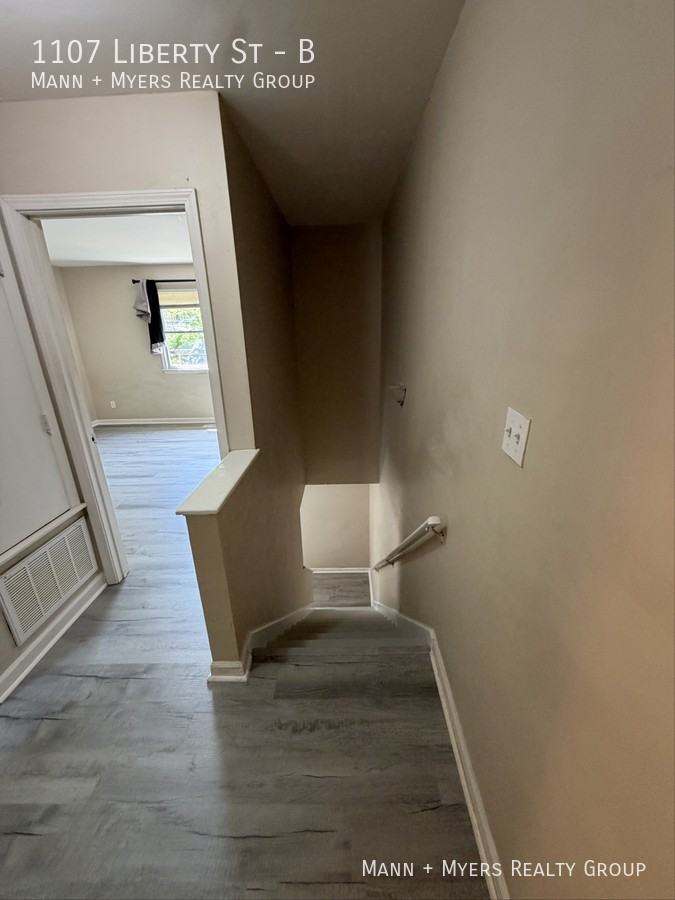 1107 Liberty St #B - Photo 5 of 10
