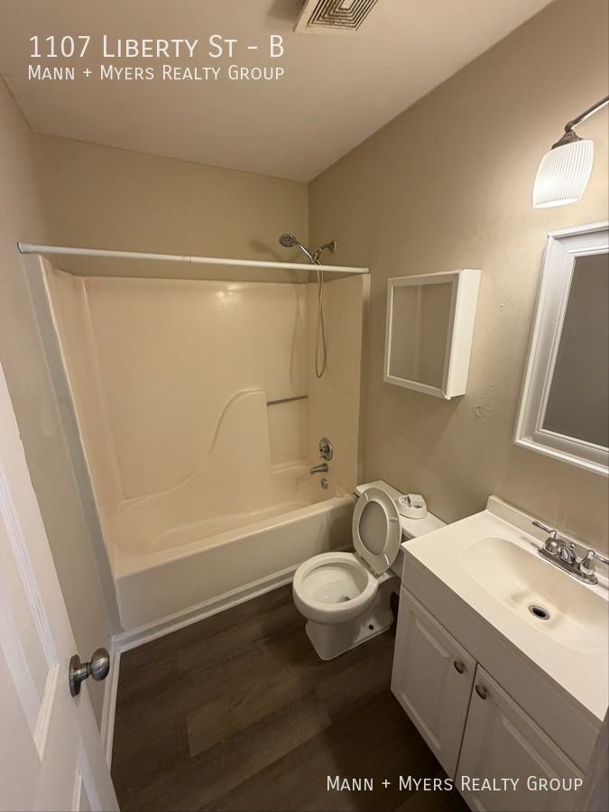 1107 Liberty St #B - Photo 6 of 10