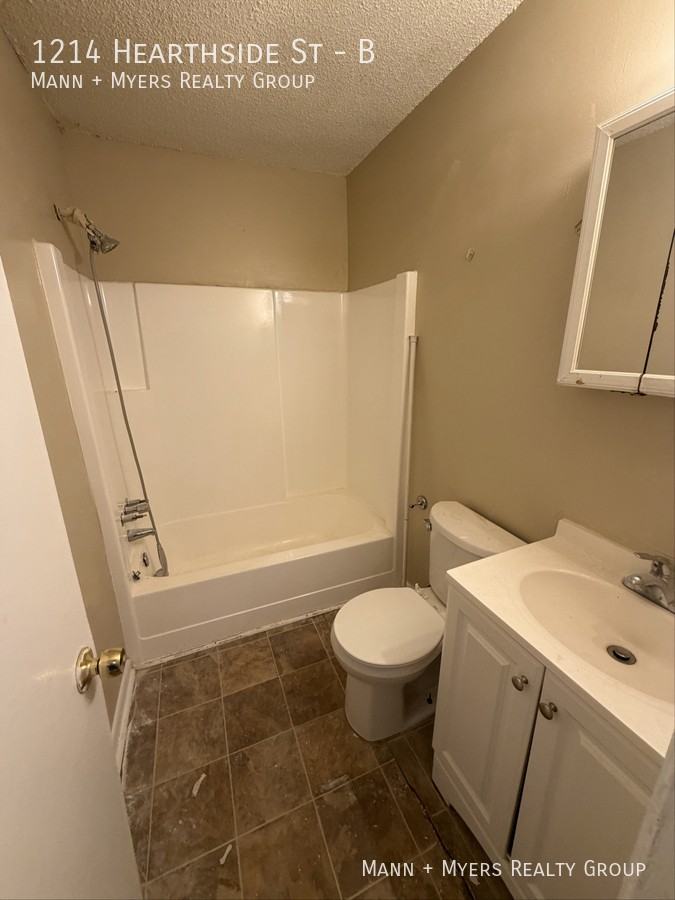 1214 Hearthside St #B - Photo 3 of 8