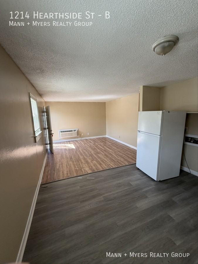 1214 Hearthside St #B - Photo 7 of 8