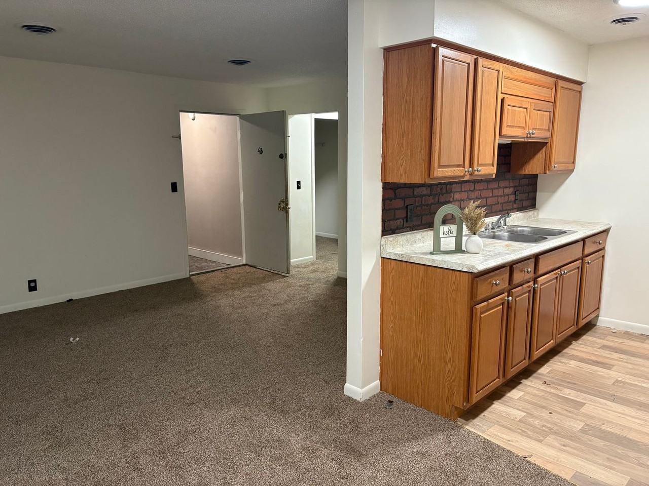 625 S Austin St #4A - Photo 2 of 17