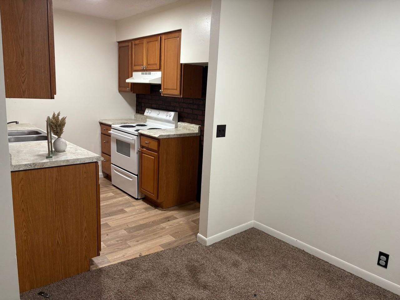 625 S Austin St #4A - Photo 3 of 17