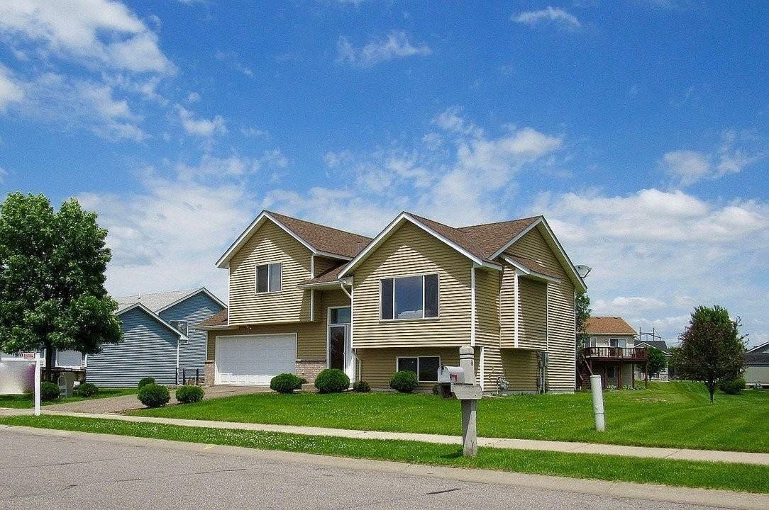 4184 Jansen Ave Ne - Photo 2 of 16