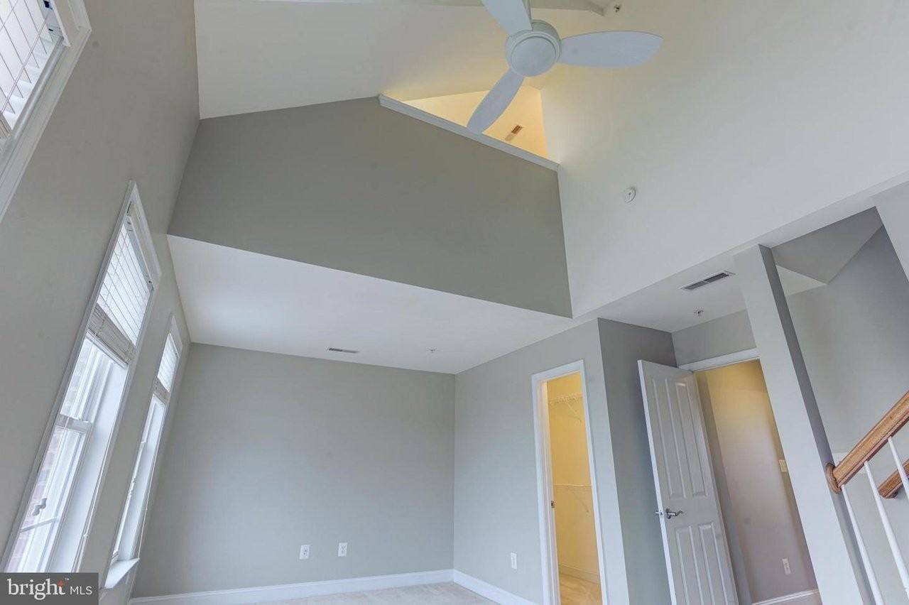 833 Ramsay St - Photo 2 of 12