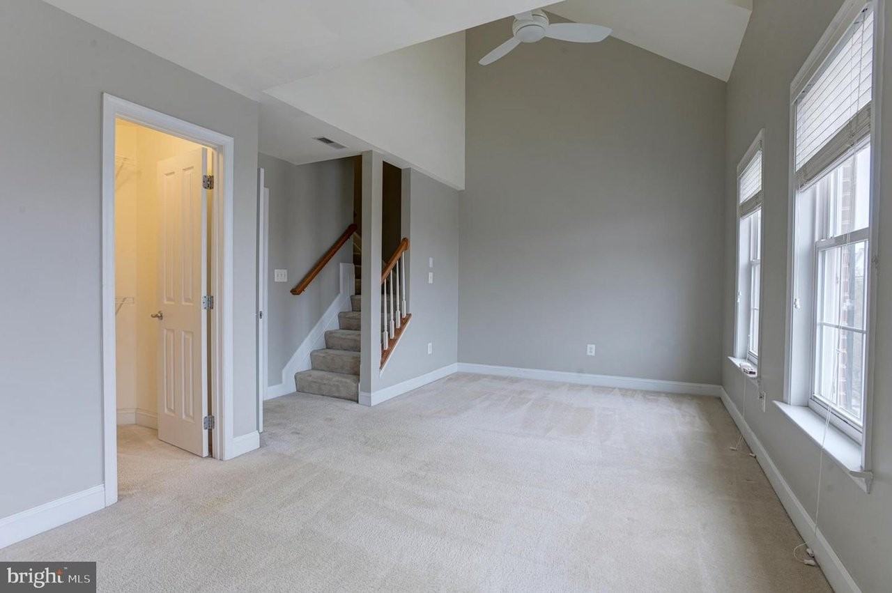 833 Ramsay St - Photo 3 of 12