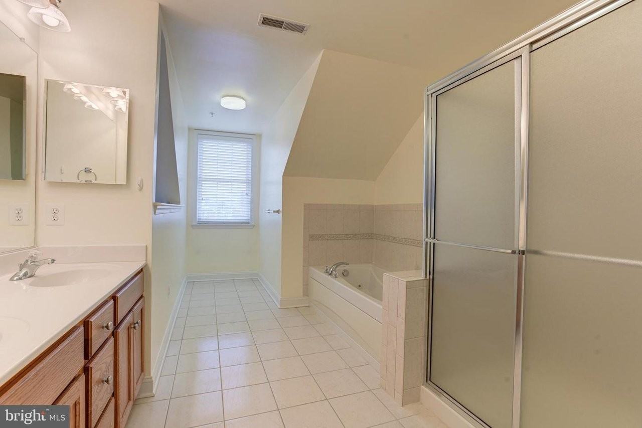 833 Ramsay St - Photo 5 of 12