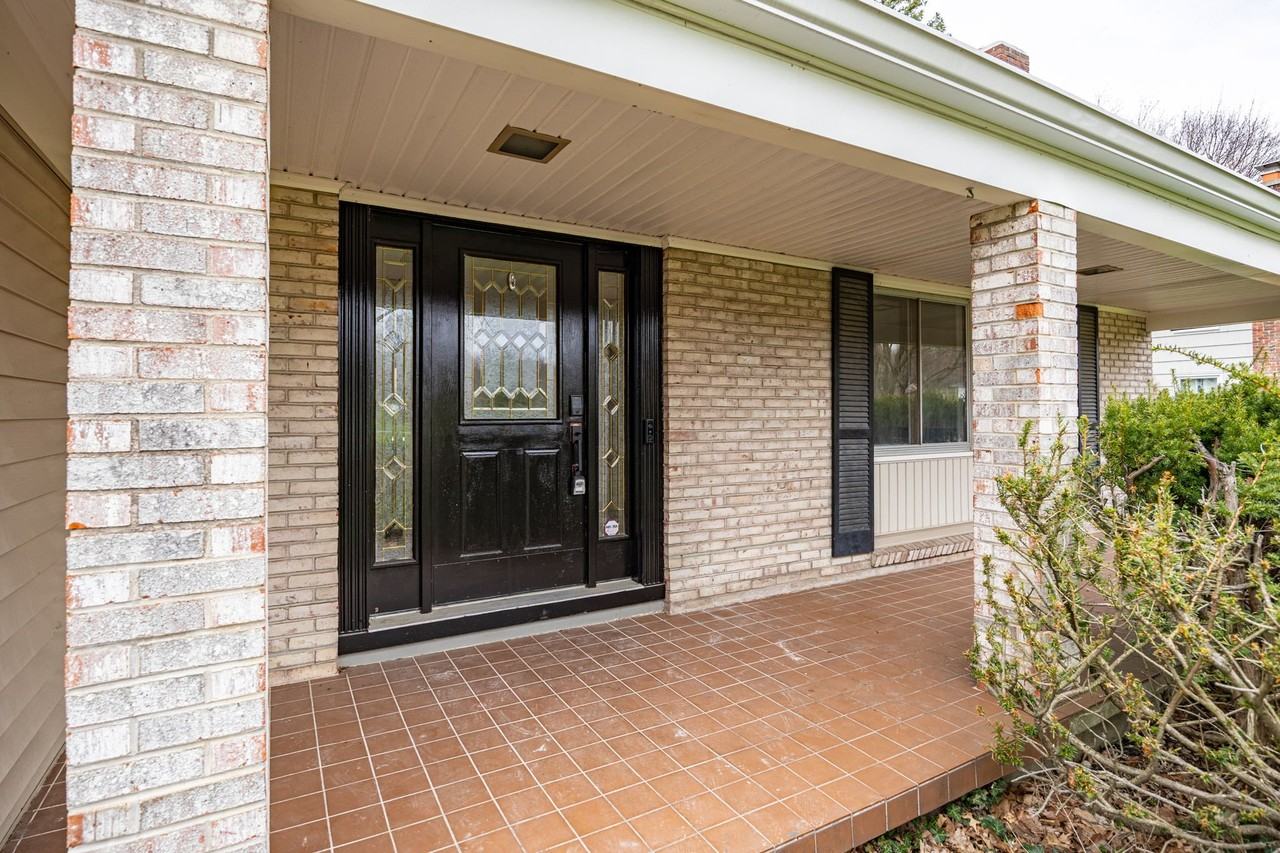 10 Stuyvesant Rd - Photo 2 of 18