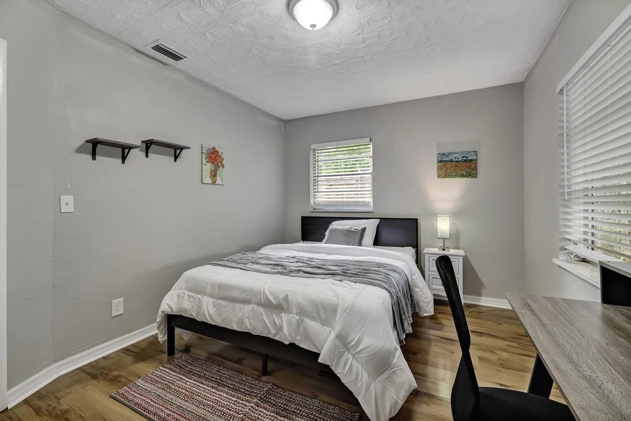 7206 Ridgeway Rd N - Photo 2 of 11