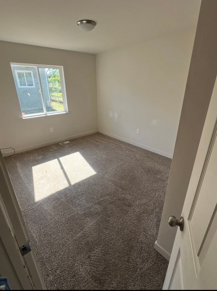 6011 E F St #B - Photo 4 of 8