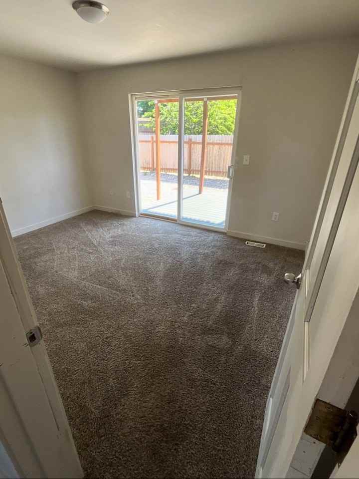 6011 E F St #B - Photo 5 of 8