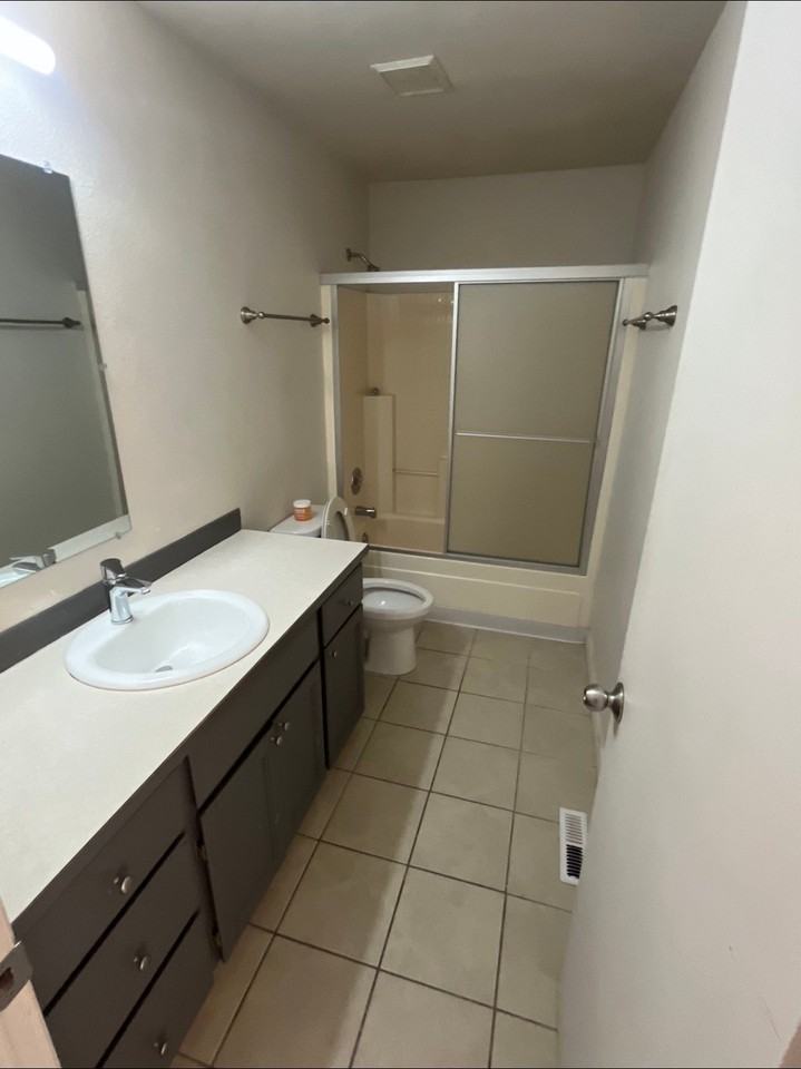 6011 E F St #B - Photo 6 of 8