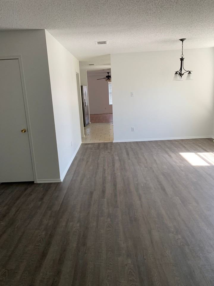 2701 Woodlake Pkwy - Photo 2 of 15