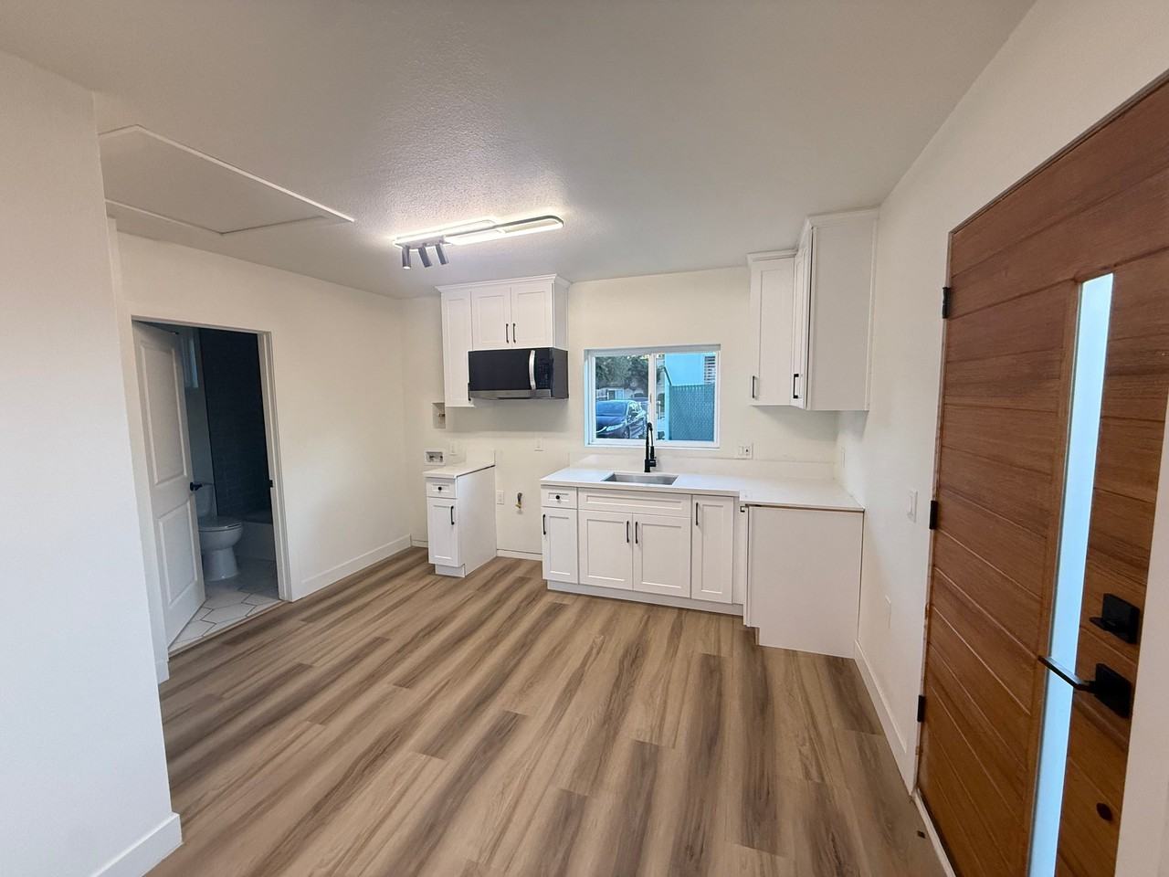 1012 W Vesta St #B - Photo 2 of 9