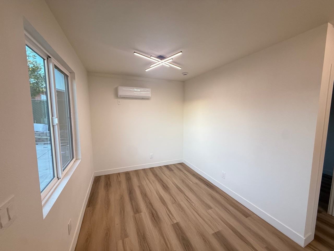 1012 W Vesta St #B - Photo 4 of 9