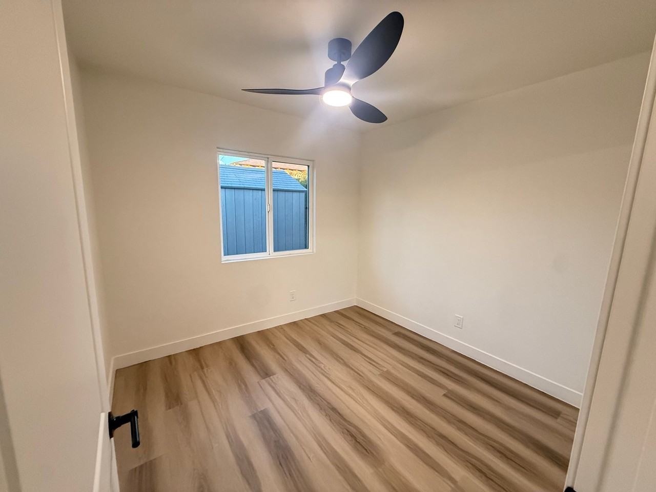 1012 W Vesta St #B - Photo 5 of 9