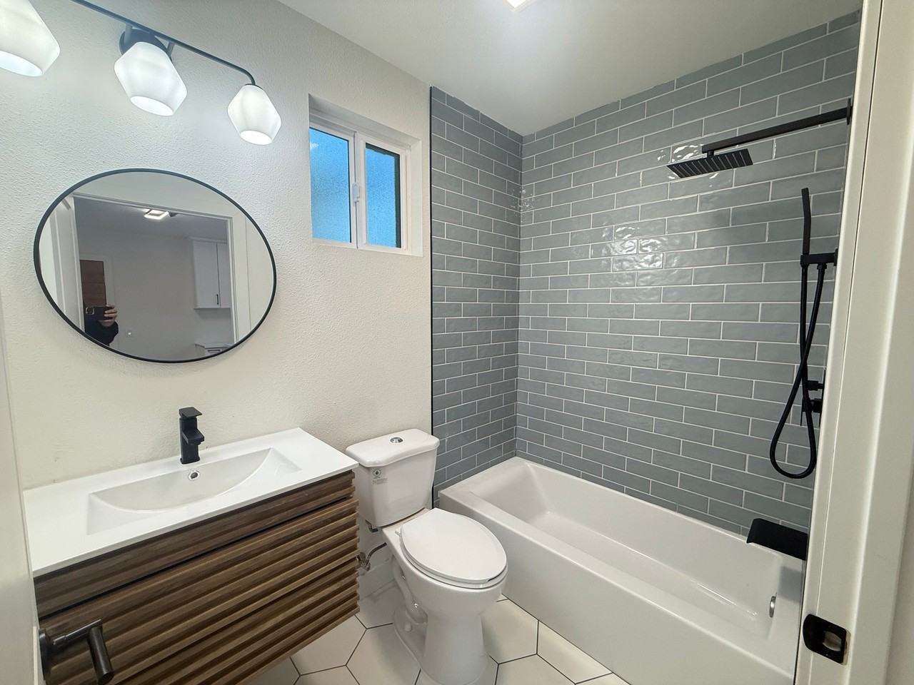 1012 W Vesta St #B - Photo 7 of 9