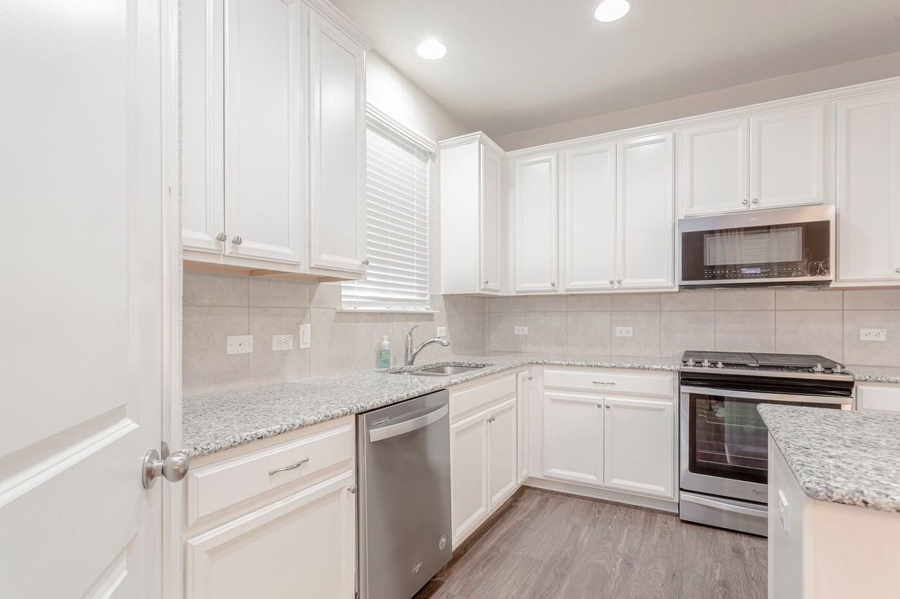 632 Reinhardt Blvd - Photo 7 of 30