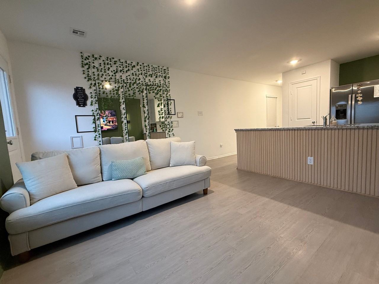 14908 Parkway Center Ave - Photo 6 of 10