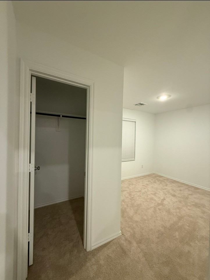 14908 Parkway Center Ave - Photo 7 of 10