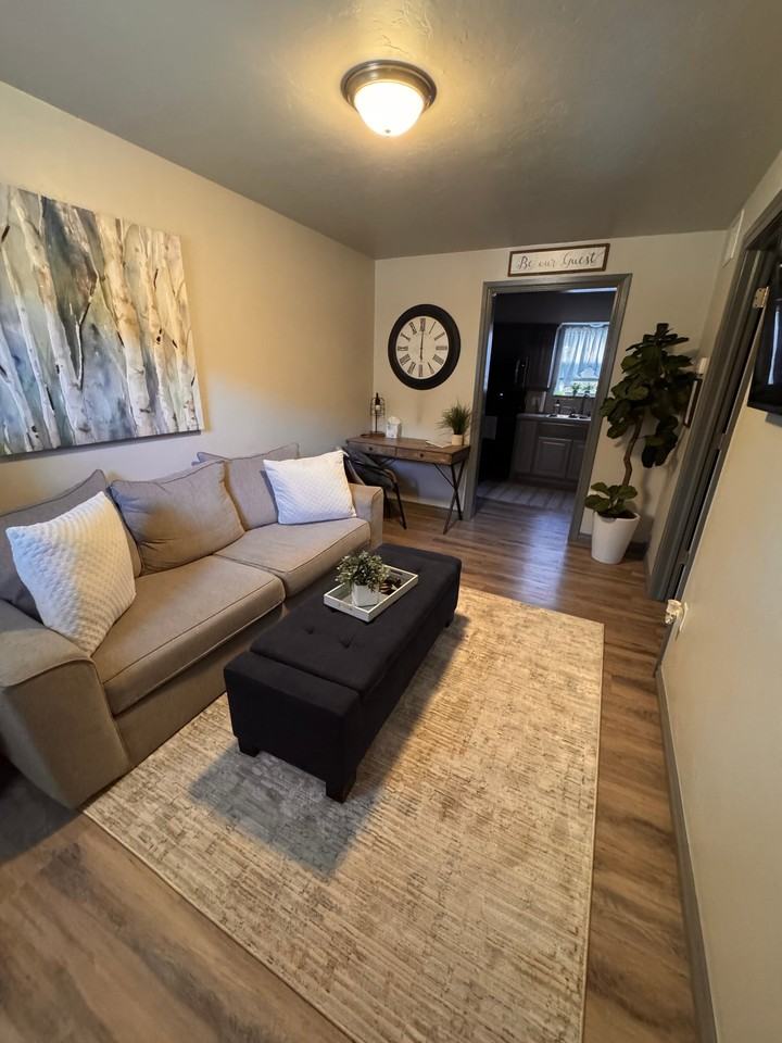 1207 W Gore Blvd #6