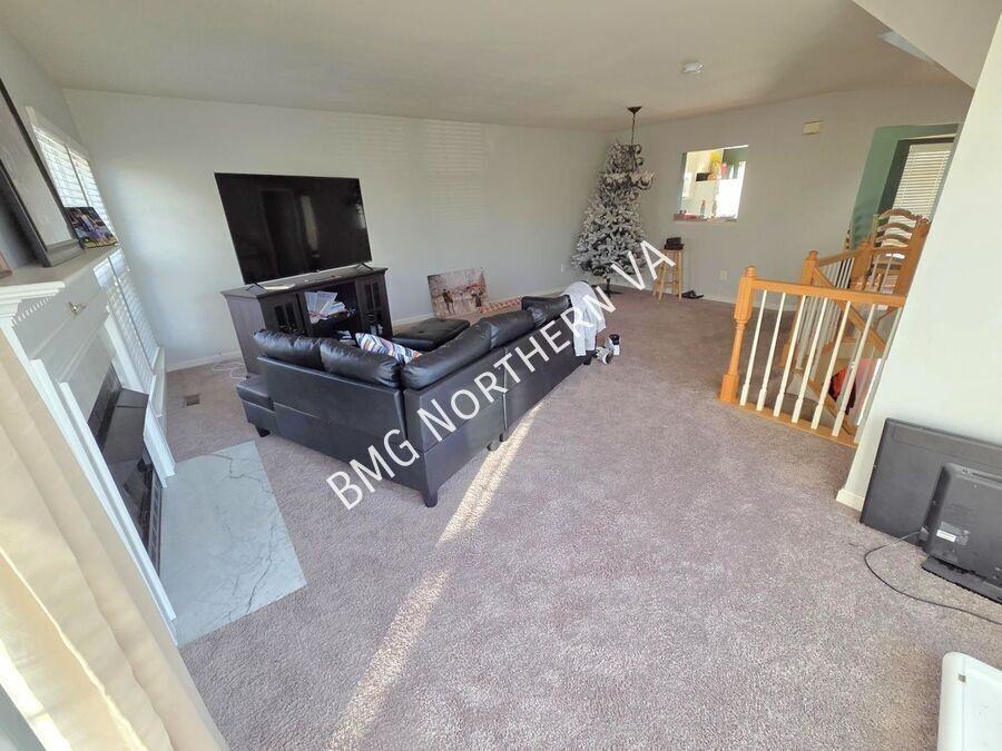 12108 Wallower Way - Photo 4 of 28