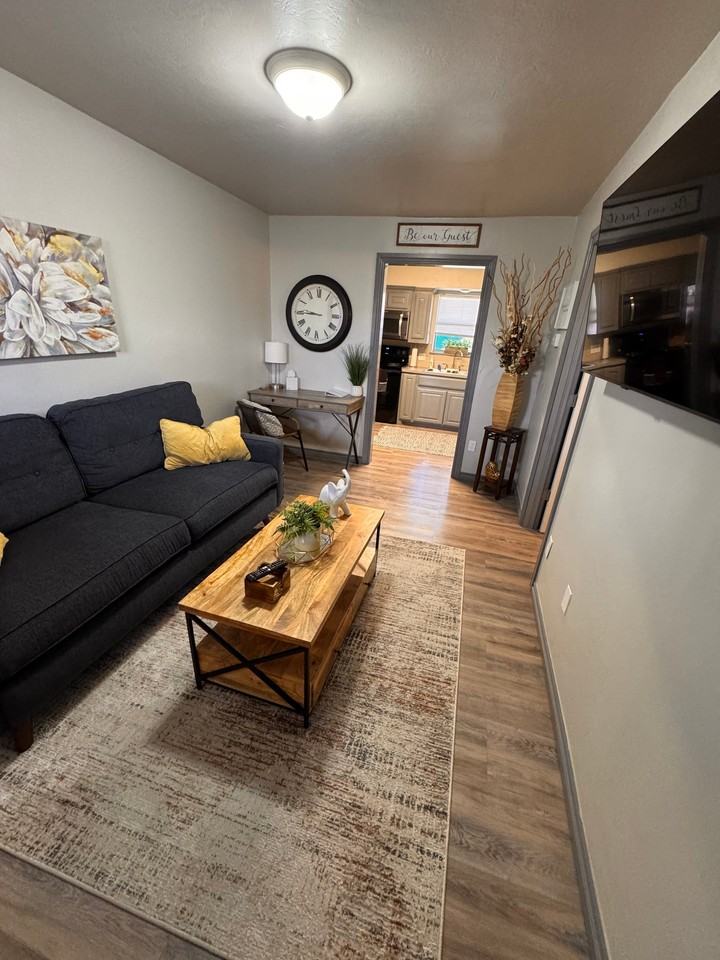 1207 W Gore Blvd #12