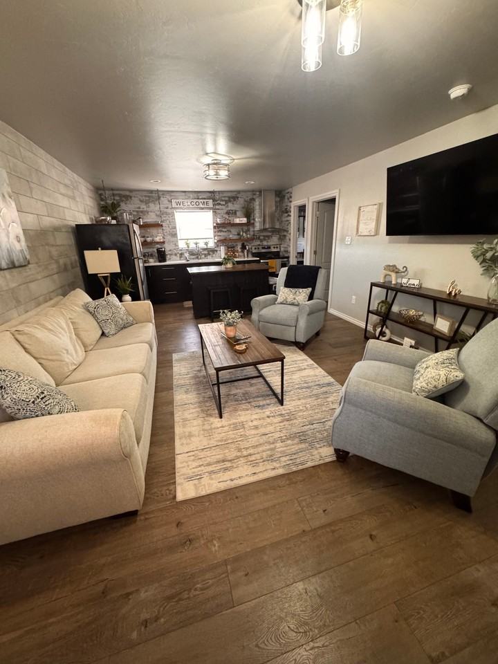 1207 W Gore Blvd #15