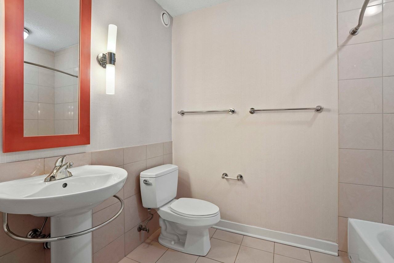 1240 S Michigan Ave - Photo 6 of 13