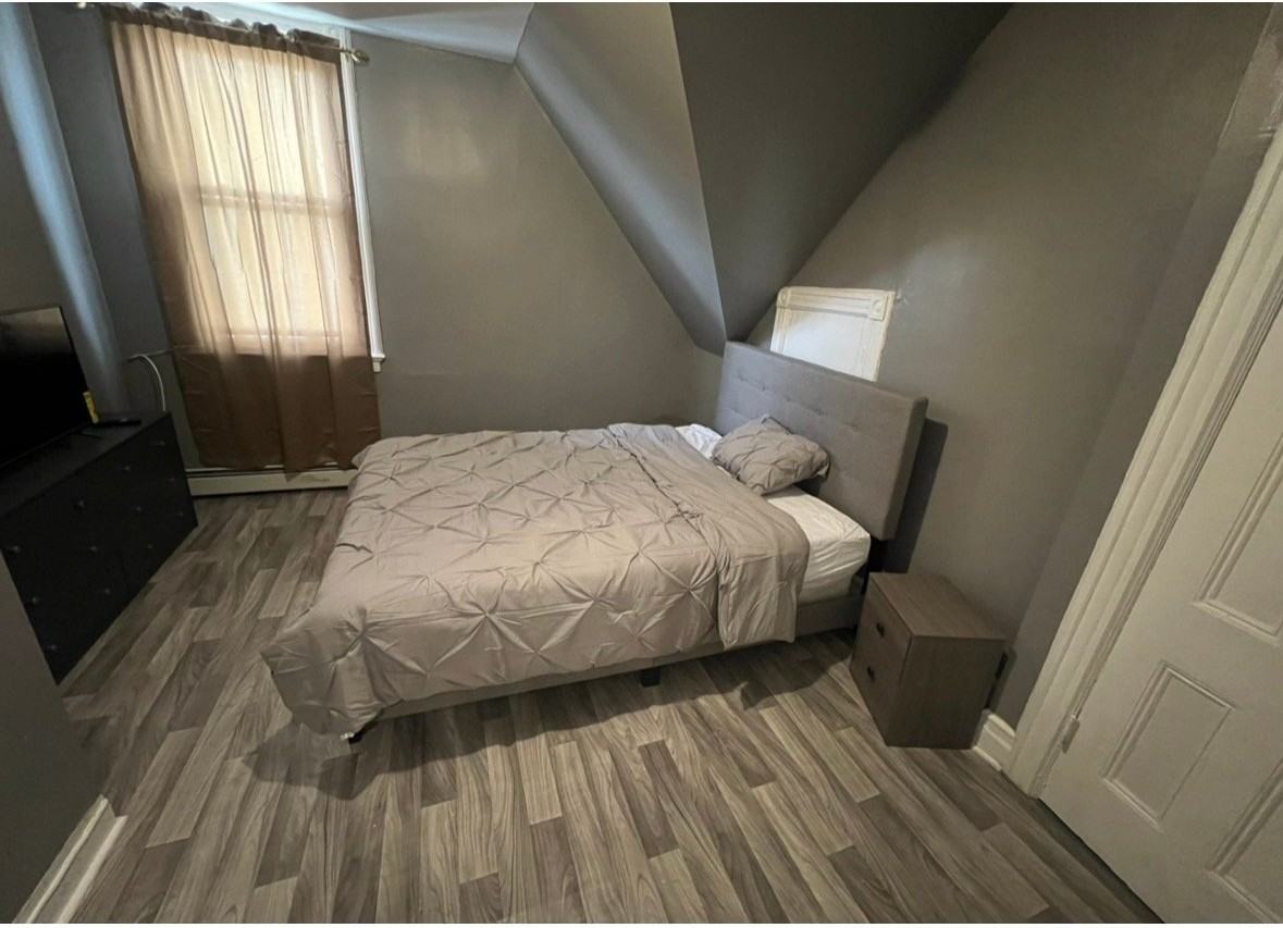779 Lake St - Photo 3 of 5